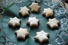 Zimtsterne mit Marzipan und Baumnüssen