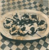 Brotcroutons mit Rühreiern und Tomaten