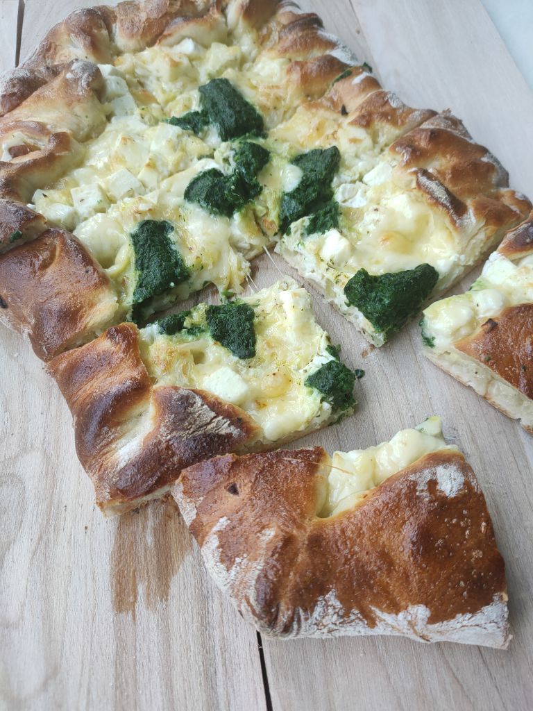 Pide mit Spinat und Eier